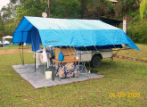 O reboque Campingcar comportava uma barraca de camping completamente equipada (fonte: site funny-pictures.picphotos).
