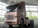 Actros 2651 na versão conceitual Estrela Delas, com foco nas motoristas mulheres.