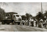Um LAP-321 da Caravana chega a Porangatu (GO) (foto: Audálio Dantas / O Cruzeiro).