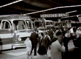 Caminhões e monoblocos expostos no grande stand da Mercedes-Benz no primeiro Salão do Automóvel, em 1960 (fonte: Ayrton Camargo e Silva / Dana).