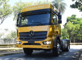 Cavalo-mecânico Mercedes-Benz Atego 1933 LS 4x2, com suspensão pneumática na traseira, lançado em agosto de 2024.