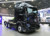 Actros Evolution 2653, uma das novidade da feira (a grade na cor da cabine o diferencia do restante da linha Arocs) (foto: LEXICAR).