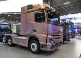 A partir da Fenatran o modelo feminino Actros Estrela Delas (aqui na versão 2553) passou a compor o catálogo da marca (foto: LEXICAR).