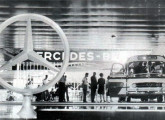 Stand da Mercedes-Benz no IV Salão do Automóvel, em 1964.