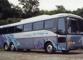 Rodoviário de três eixos O400 RSD.
