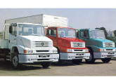 Três dos primeiros modelos da Série Brasil, de 1996: L-1218, 1418 e 1620; a nova Série era oferecida em grande variedade de cores vivas, com para-choque e grade em cinza claro. 