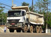 Axor 4144 8x4 operando em Porto Velho (RO) em julho de 2021 (foto: Marcos C. Filho).