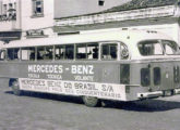 Ônibus da Escola Técnica Volante da Mercedes-Benz desfila por Guaxupé (MG), em 1961, na festa de aniversário da cidade (fonte: Ivonaldo Holanda de Almeida).