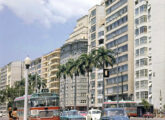 Este modelo Metropolitano era onipresente no cenário carioca entre os anos 60 e 70; nesta foto, dois deles circulam pela Praia do Flamengo (fonte: Amadeu Hermes).