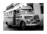 Lotação Mercedes-Metropolitana de meados dos anos 50; o veículo da foto, no início da década seguinte, operava a ligação entre as cidades de Lorena e São José dos Campos (SP) (fonte: Charles Machado).