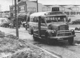 Lotação Mercedes-Benz L-312 em linha suburbana carioca no final dos anos 50 (fonte: Madureira Ontem & Hoje).