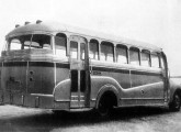 Ônibus com motor externo para 30 passageiros, "tipo Torpedo", sobre chassi Magirus (fonte: Claudio Farias).