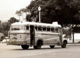 Do mesmo tipo é este ônibus Mercedes-Benz nacional com carroceria Metropolitana, trafegando no Rio de Janeiro (RJ) em fevereiro de 1957 (fonte: Arquivo Nacional).