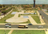 Cartão postal de Belém (PA) mostrando um lotação Metropolitana, provavelmente sobre chassi Chevrolet 1948-52, diante do Parque Presidente Kennedy (fonte: Ivonaldo Holanda de Almeida). 