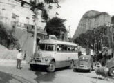 Um dos sete lotações Metropolitana de 1958 que serviam a favela da Rocinha, na Zona Sul carioca, nas décadas de 60 e 70 (fonte: Arquivo Nacional). 