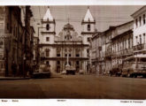À direita, lotação Mercedes-Benz em cartão postal do Largo do Cruzeiro de São Francisco, em Salvador (BA) (fonte: Ivonaldo Holanda de Almeida).