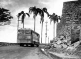 Maroto-LP da antiga operadora carioca Empresa de Auto Lotações - EAL, fotografado na avenida Niemeyer, em 1961, quando atendia à ligação entre Botafogo e São Conrado (fonte: portal ciadeonibus / Arquivo Nacional).