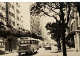 Um Metropolitana-LP circulando por Copacabana, Rio de Janeiro (RJ), em cartão postal de meados dos anos 60 (fonte: Ivonaldo Holanda de Almeida).