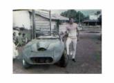 O piloto goiano Marcos Jardim e seu protótipo MH (fonte: site mesterjoca).