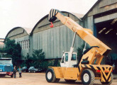 Grua Milan MC-250, com capacidade de 25 t.