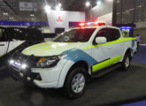 Triton Sport com para-choque dianteiro reforçado e sinalização luminosa especial, mostrado no stand da Mitsubishi na feira LAAD 2019 (foto: LEXICAR).