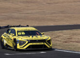 O stock car Eclipse Cross teria carreira brilhante nos anos seguintes; na imagem, pilotado por Felipe Fraga o carro disputava prova no circuito Velocitta, em setembro de 2025 (foto: José Mário Dias / racingonline).
