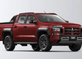 No final de 2024 a picape Triton foi radicalmente transformada: aqui a versão top Katana, a grade na cor do carro diferenciando-a das demais quatro.