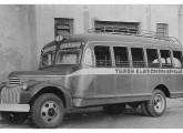 Chevrolet 1942 operando a linha Tupã-Oswaldo Cruz (SP); esta foi a primeira carroceria Modêlo a contar com estofamento de couro.