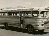 Ônibus operando a linha São José do Rio Preto-Tupã; o chassi, de marca desconhecida, tinha balanço dianteiro inesperadamente longo.