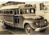 Ford 1948-50 com chassi curto da também paranaense Princesa do Norte; note o novo formato das bandeiras sobre as janelas laterais, que logo seriam adotadas em todos os modelos.