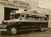 Mais um Ford 1950; com chassi longo, pertenceu à Vergilio & Hase, de Assaí (PR).
