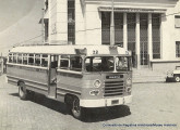 Também de Ourinhos era este ônibus com comando avançado sobre chassi pesado Ford.