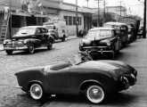 Minicarro com carroceria de alumínio e motor estacionário, de 1954, uma das primeiras criações da oficina Monarca.