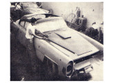 Grande sedã Cadillac sendo transformado em 1955 na oficina Monarca (fonte: Revista de Automóveis).    