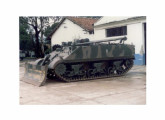 Tanque Sherman M-4 no início dos anos 80 transformado em blindado de engenharia pela Moto Peças (fonte: site ufjf).