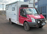 Ford Transit com tração integral da Território 4x4, transformado pela Motor Trailer em motor-home para servir à equipe esportiva da própria Território.