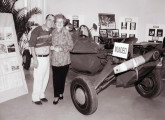 Edmundo Bertelli diante de sua criação (fonte: site ovaledoribeira).