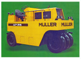 Compactador de pneus AP 26 (Cummins, 111 cv), também descendente direto de antigo modelo da Müller.
