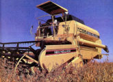 Colheitadeira New Holland TC55 com rotor axial, lançamento mundial de 1993 (fonte: Jorge A. Ferreira Jr.).