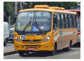 Após a associação com a Navistar, em 2012, alguns micros Neobus Thunder+ passaram a ser comercializados no Brasil com a marca Neostar; na imagem, um veículo operando em Belo Horizonte (MG) (foto: Lucas Leite).