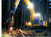 Escavadeira hidráulica E215F em atividades florestais; a publicidade é de 2007 (fonte: Jorge A. Ferreira Jr.).