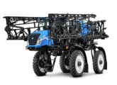 Em 2025 a linha de pulverizadores New Holland trouxe o capô redesenhado.