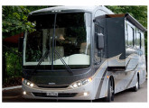 Motor-home New Home sobre chassi Mercedes-Benz O-371 com lateral slide-out.   