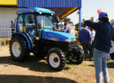 O pequeno TT3880F, modelo de 2007 na versão estreita com cabine Aral, exposto no Agrishow 2017 (foto: LEXICAR).