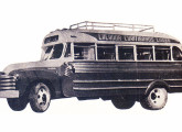 Esta carroceria rodoviária sobre caminhão Chevrolet 1948/49, fornecida para Santa Catarina, mostra a precariedade dos transportes rodoviários de passageiros de então. 