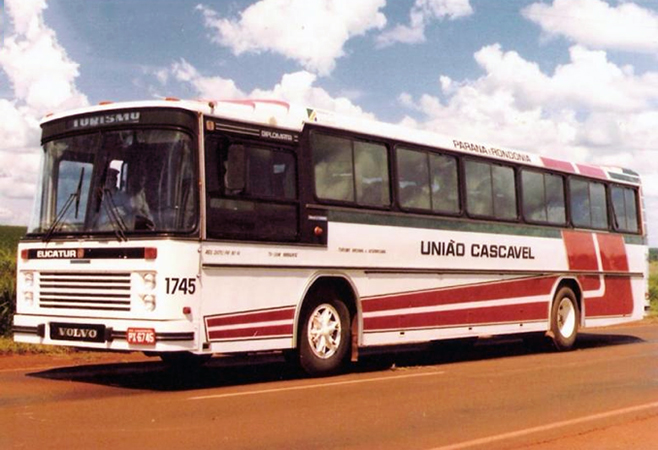 Rodoviário LP, porém com entre-eixos maior, pertencente à empresa Gidion,  de Joinville (SC) (fonte: site egonbus).