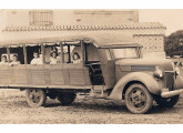Ford 1940 com carroceria de construção artesanal, servia no transporte de passageiros na região de Dom Pedrito (RS), município fronteiriço com o Uruguai (fonte: site clicrbs).