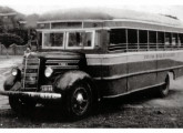 Ônibus Mack 1947 com carroceria de construção artesanal servindo à região de Maranguape (CE) (fonte: Cepimar).
