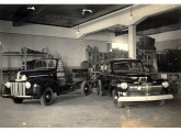 Foram muitas as picapes e caminhões leves encarroçados na época; os veículos eram fornecidos na configuração chassi nu com capô e para-brisa, como mostra esta fotografia de 1947, da concessionária Ford Guido Cé, de Encantado (RS).
