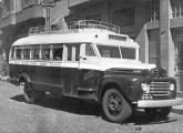 Ford 1948-50, matriculado em Sarandi (RS), que operou no transporte de média distância no norte do Rio Grande do Sul, ligando Sarandi a Bento Gonçalves, via Carazinho e Passo Fundo (fonte: site showimagensdopassado).
